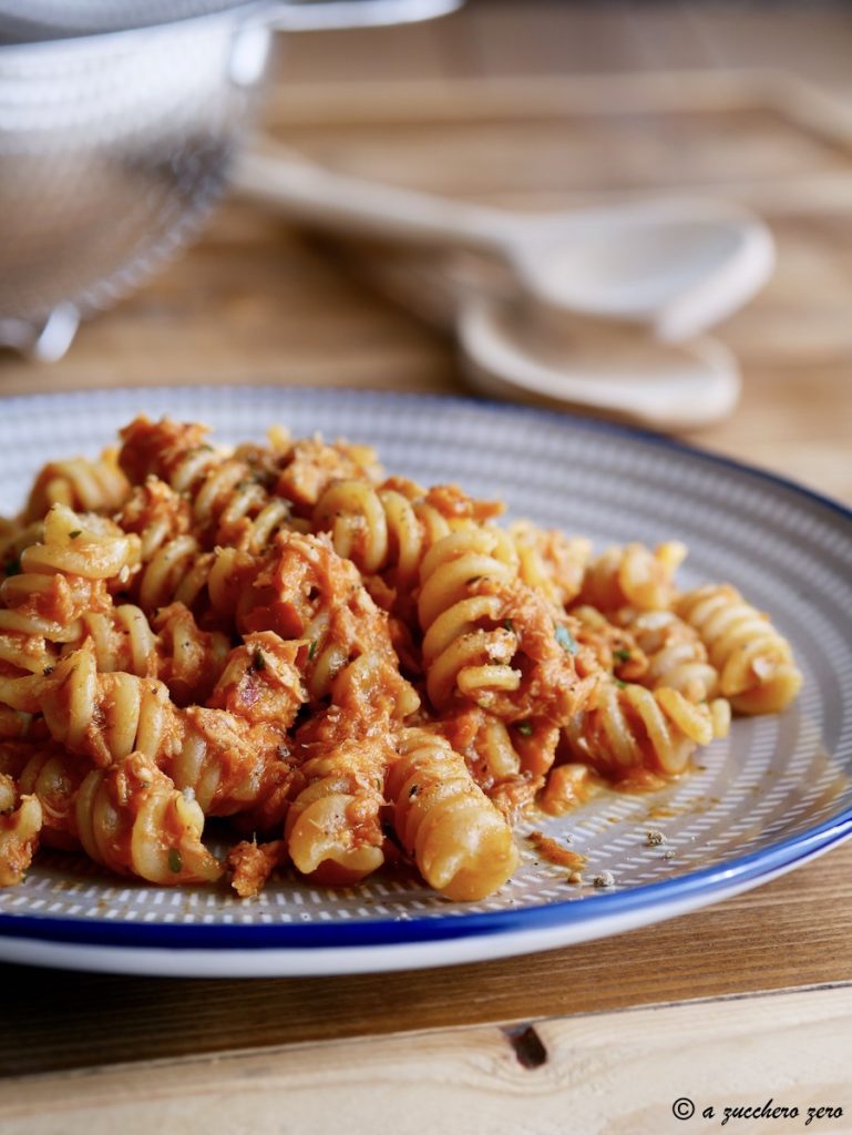 Volkoren pasta met ingeblikte tonijnsaus