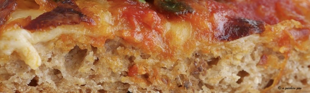 Volkoren pizza 24 uur rijzen bakplaat detail