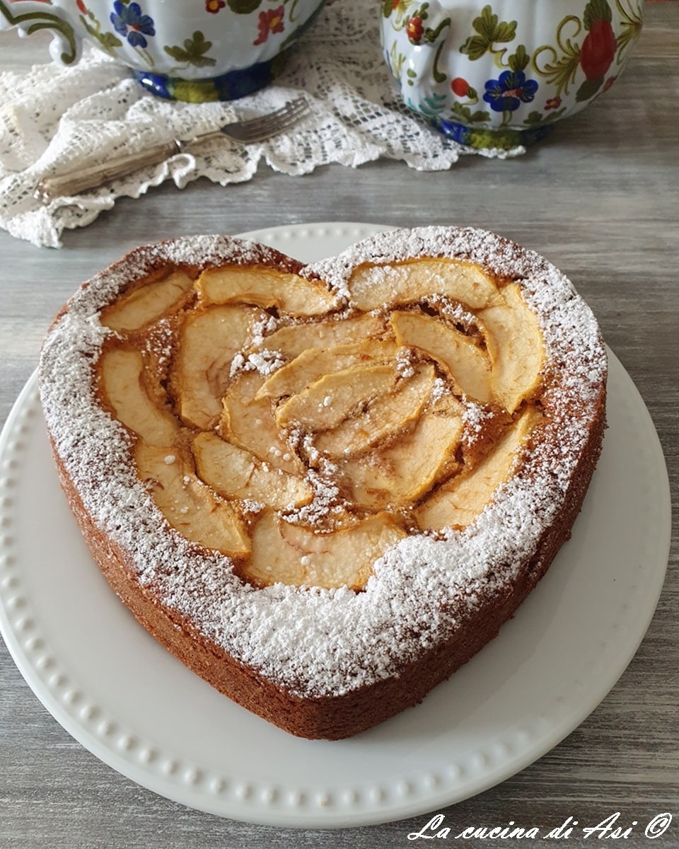 Volkoren taart met appels, hazelnoten en kaneel