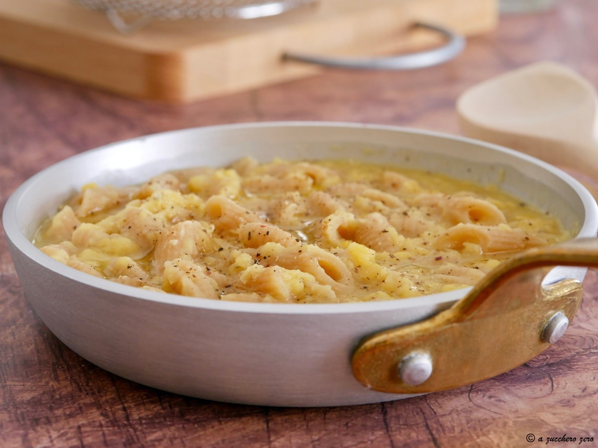 Volkoren pasta en gepelde rode linzen