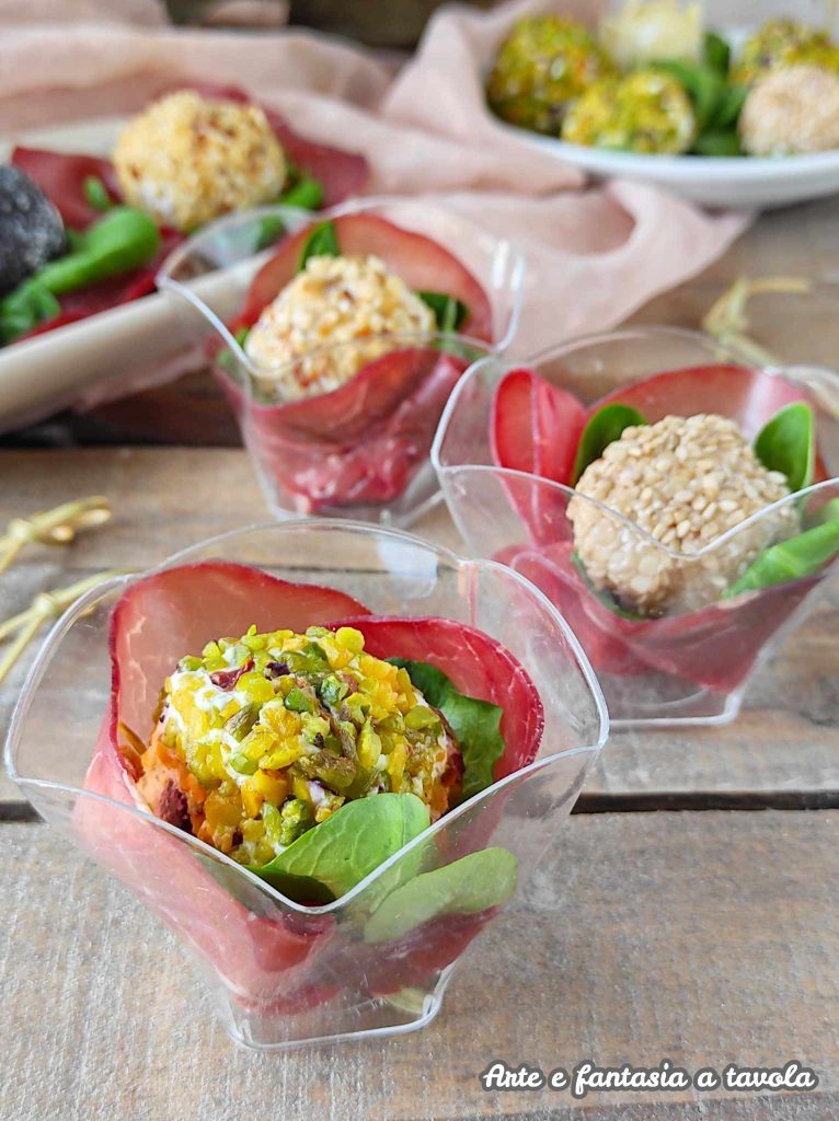 Voorgerecht van kaas en bresaola