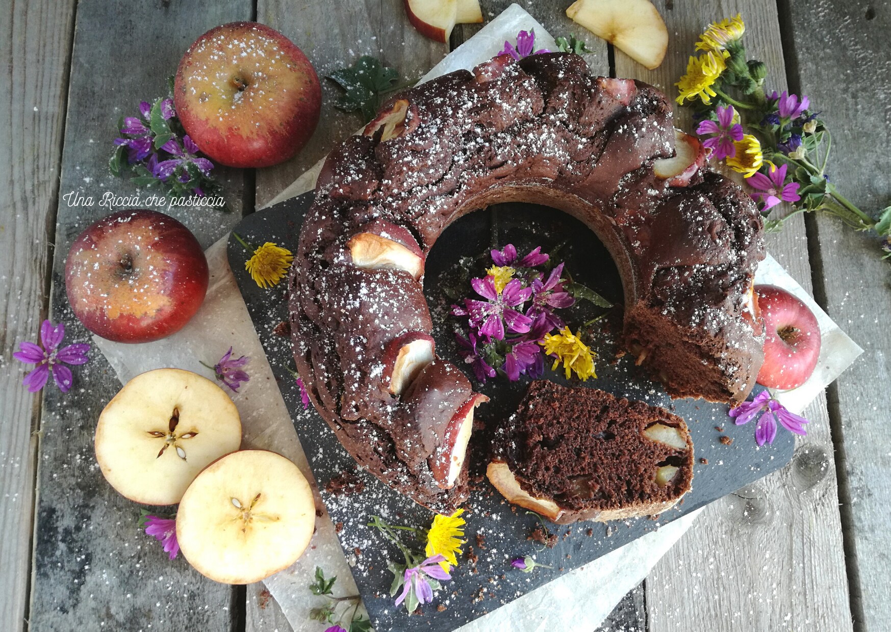 Watercake met appels en cacao
