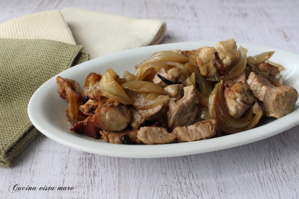 Wit varkensstoofpotje Koken met zeezicht