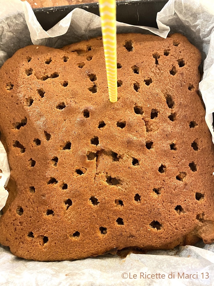 Zeer zachte aardbeientaart met verbluffende aardbeiglazuur gebakken taart