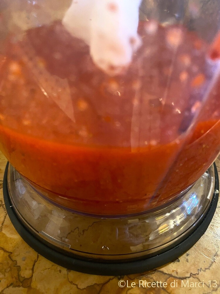 Zeer zachte aardbeientaart met verbluffende aardbeiglazuur frullato
