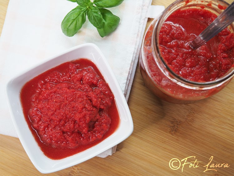 Zelfgemaakte tomatenpuree: de traditionele methode voor perfect conserveren