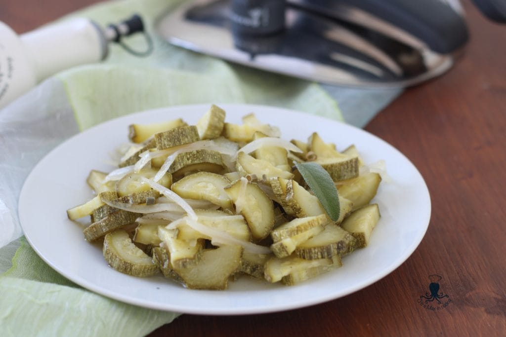Zoetzure courgettes in de snelkookpan