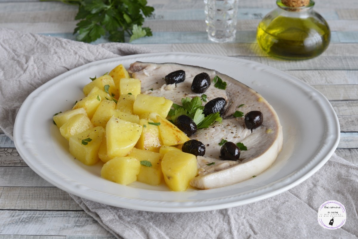 Zwaardvis met olijven aardappelen en vodka