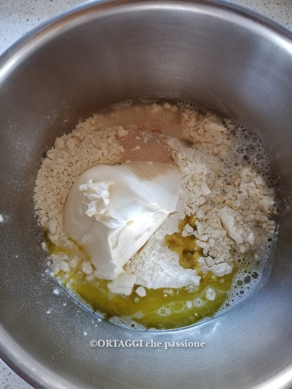 in de kom van de keukenrobot of thermomix alle ingrediënten plaatsen