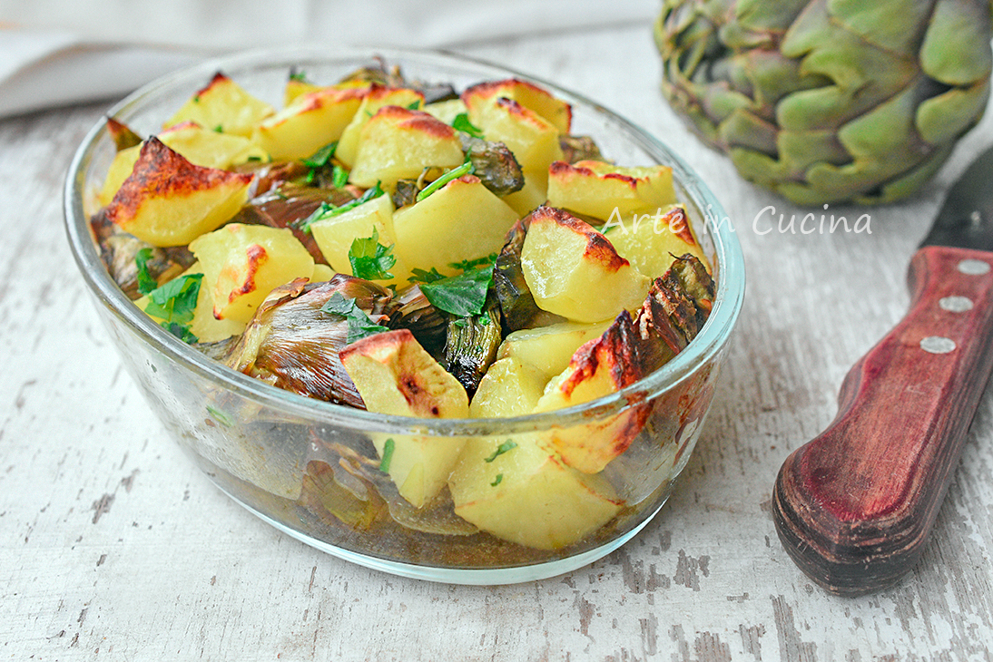 Aardappelen en artisjokken uit de oven eenvoudige bijgerecht