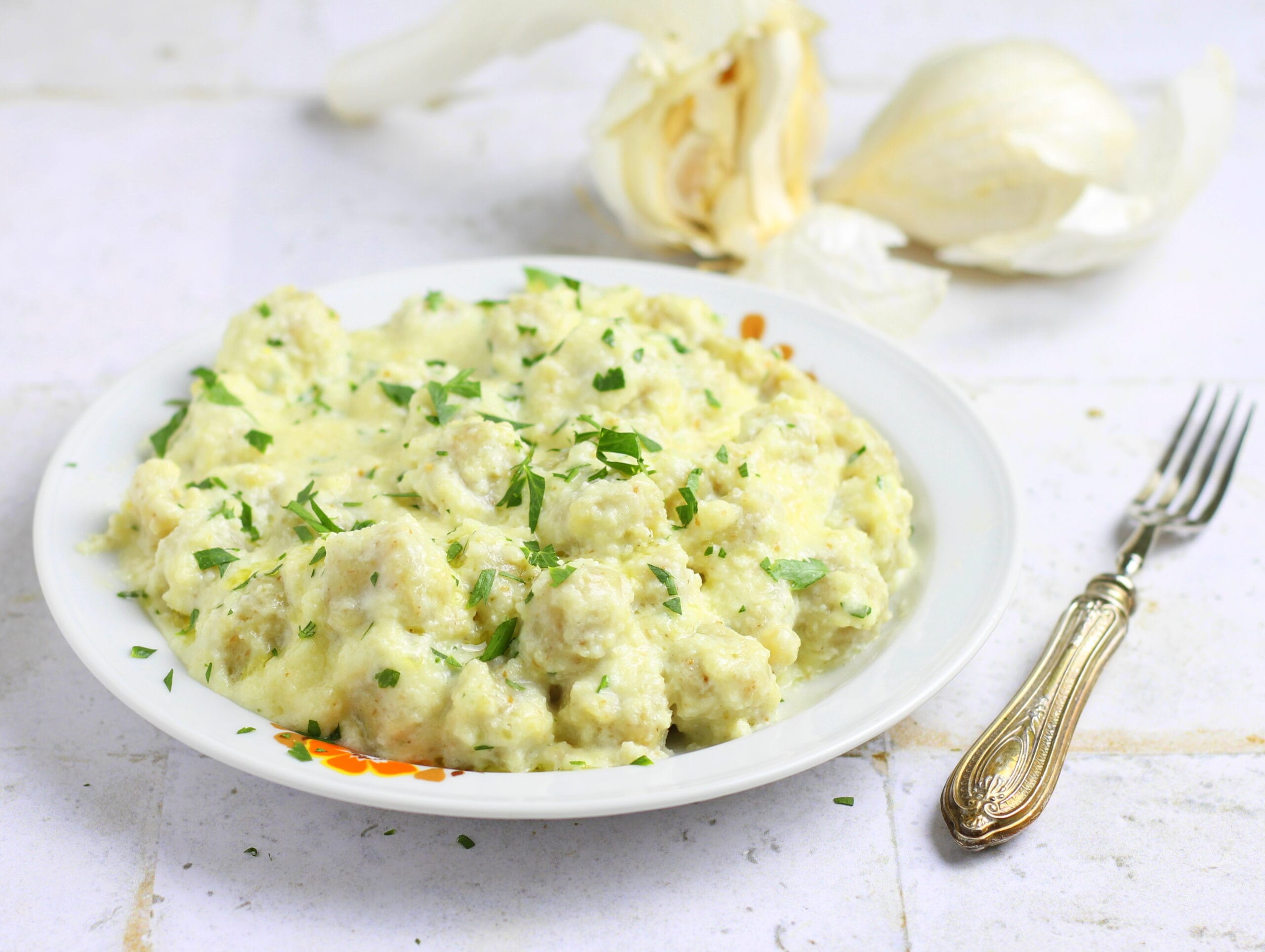 Aardappelgnocchi met rauwe aglione-pesto