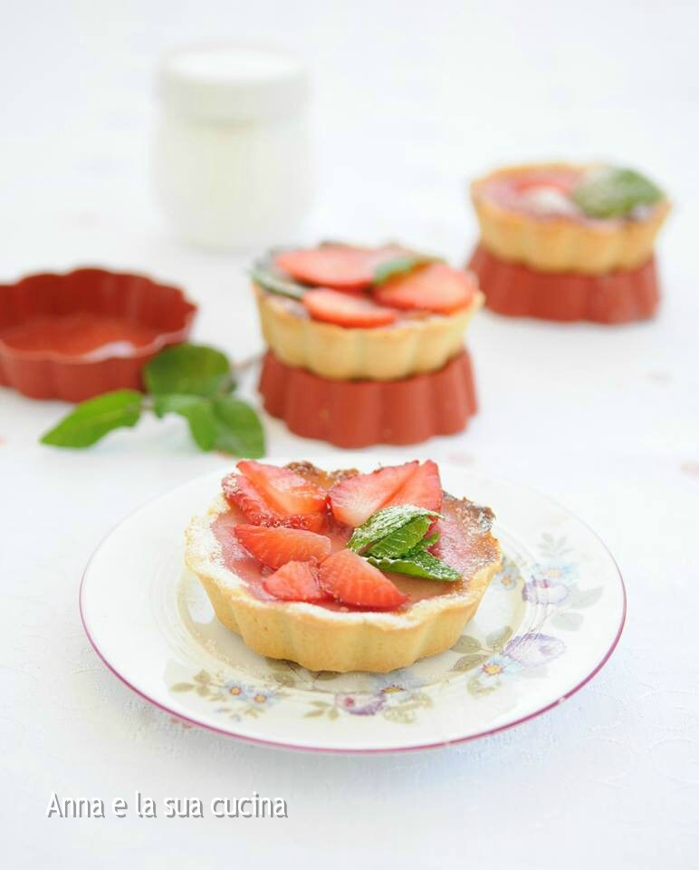 Taartjes met aardbeien en yoghurt