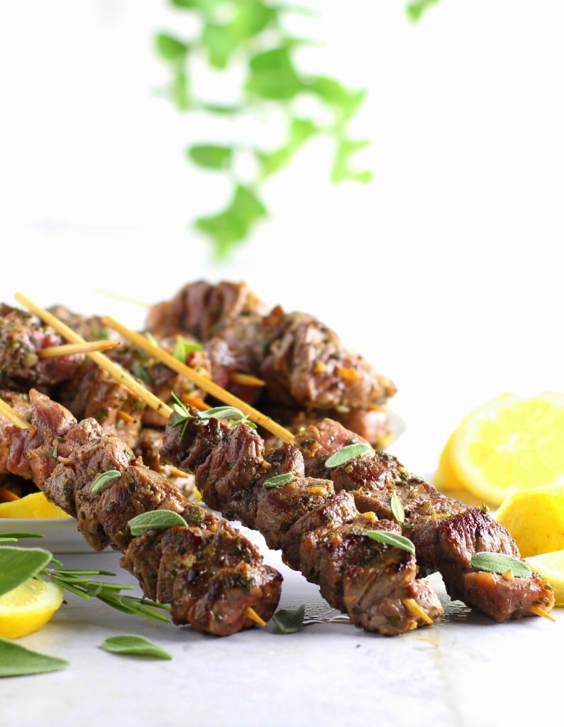 Rundvlees arrosticini met kruiden