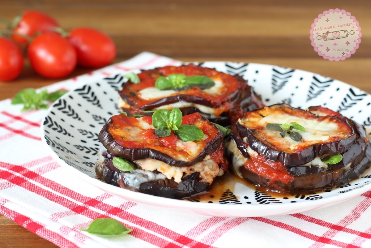 AUBERGINE TORENTJES UIT DE OVEN met mozzarella en tomaat