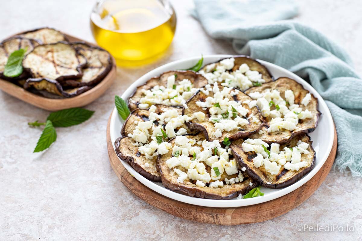 Gegrilde aubergines met feta en munt