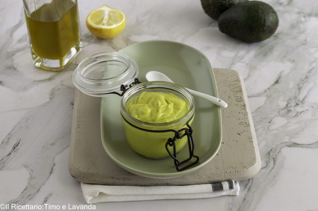 avocado mayonaise met hardgekookte eieren