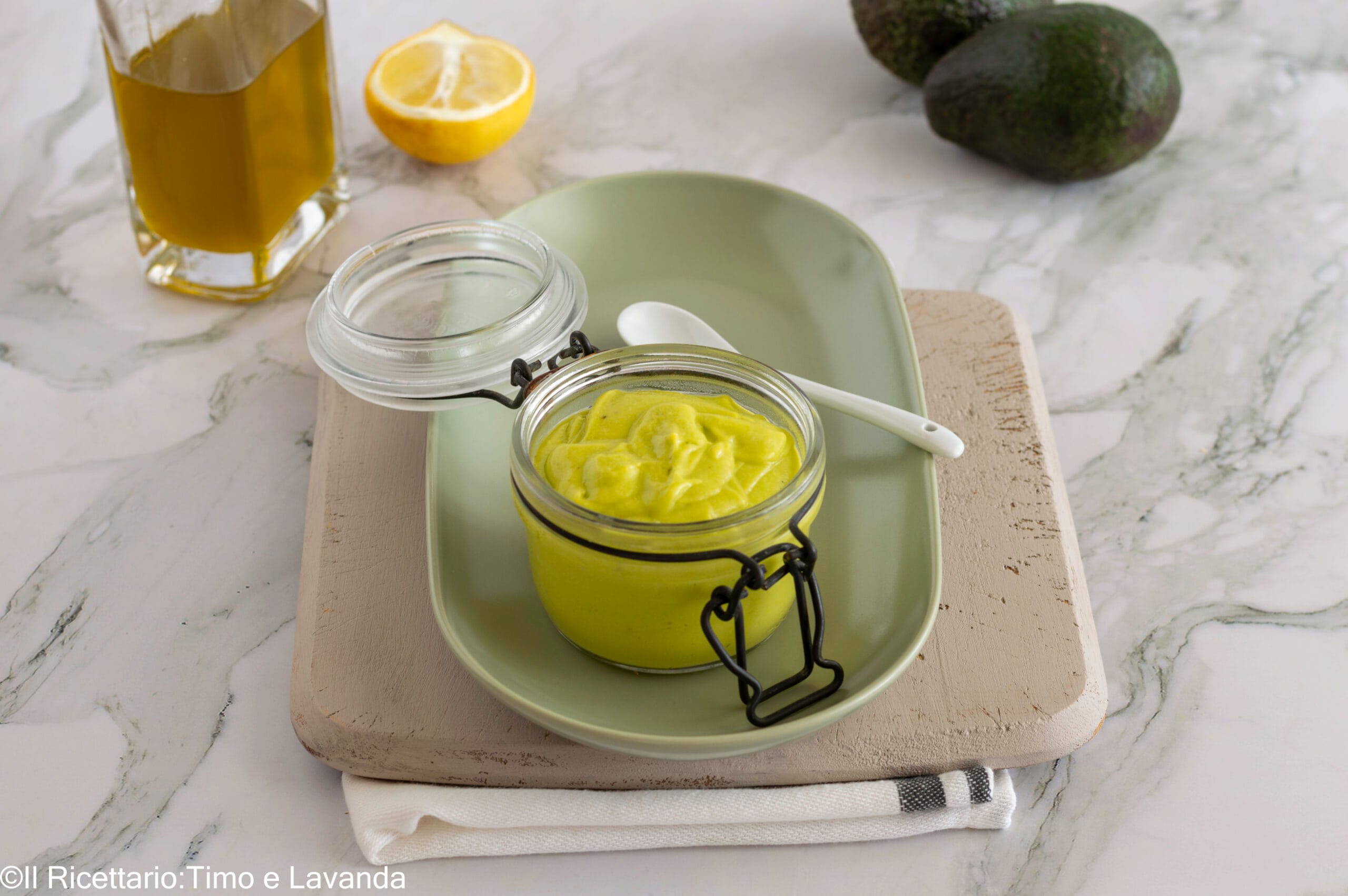 Avocado mayonaise met hardgekookte eieren