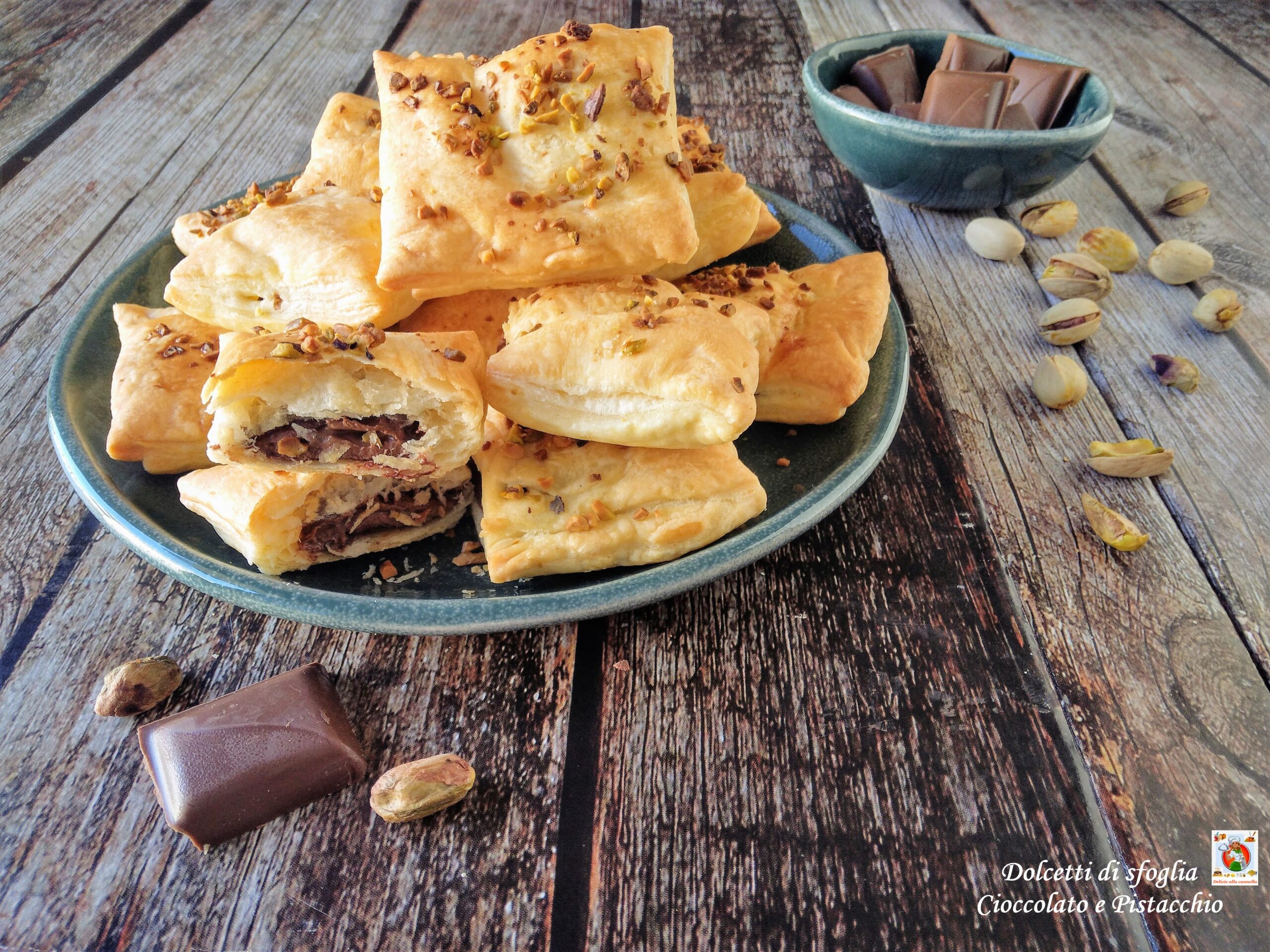 Bladerdeeg Gebakjes met Chocolade en Pistache