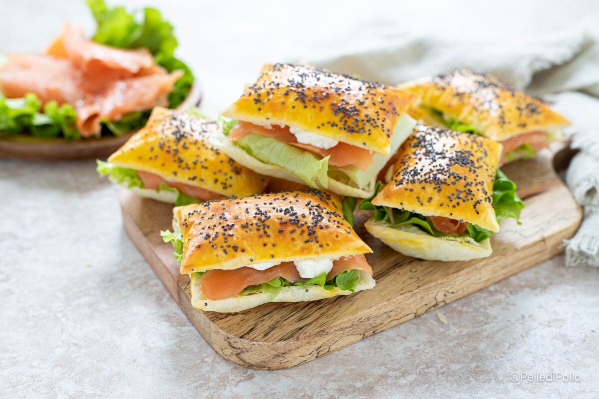 Bladerdeeg broodjes met gerookte zalm