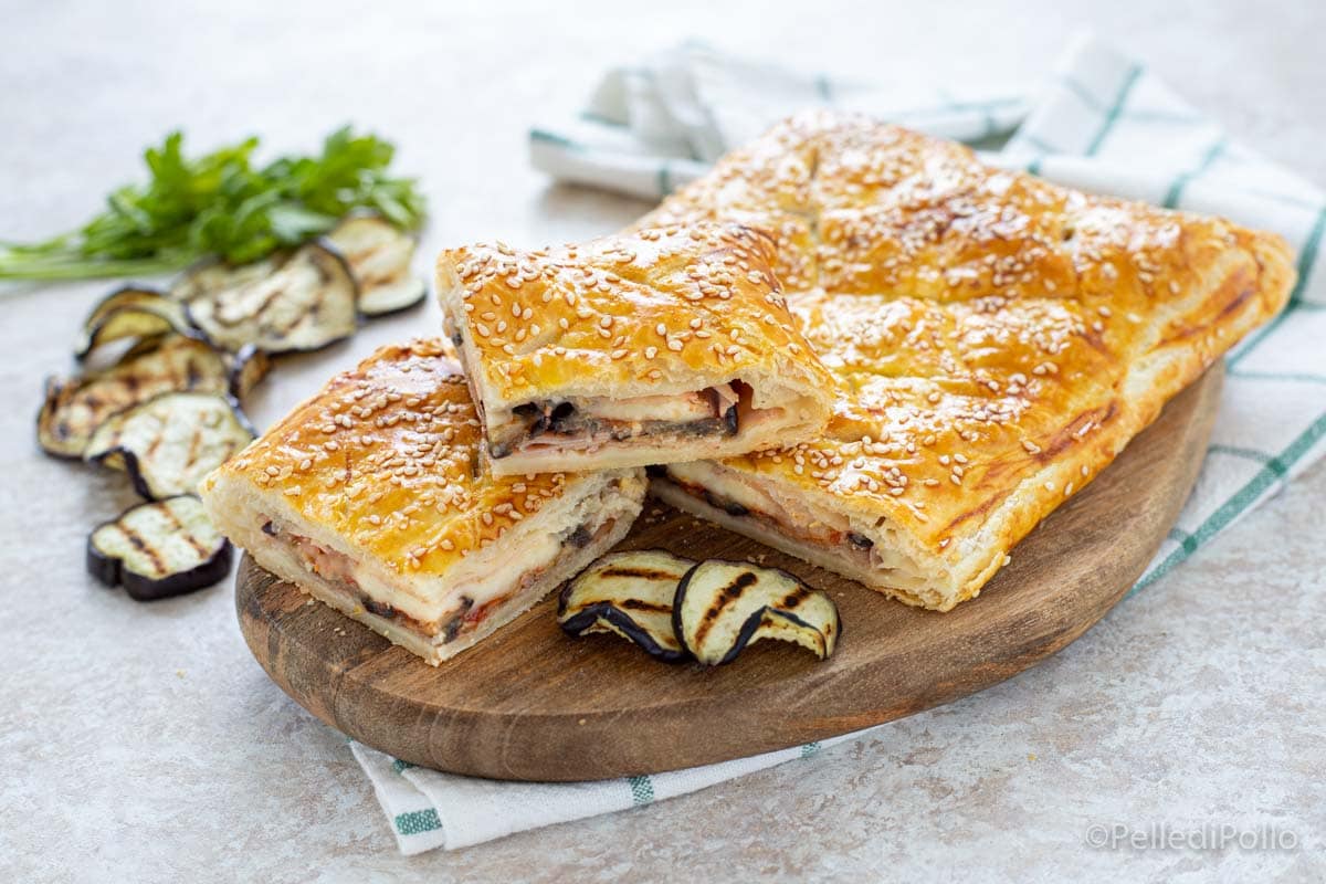 Bladerdeeg taart met aubergines en ham