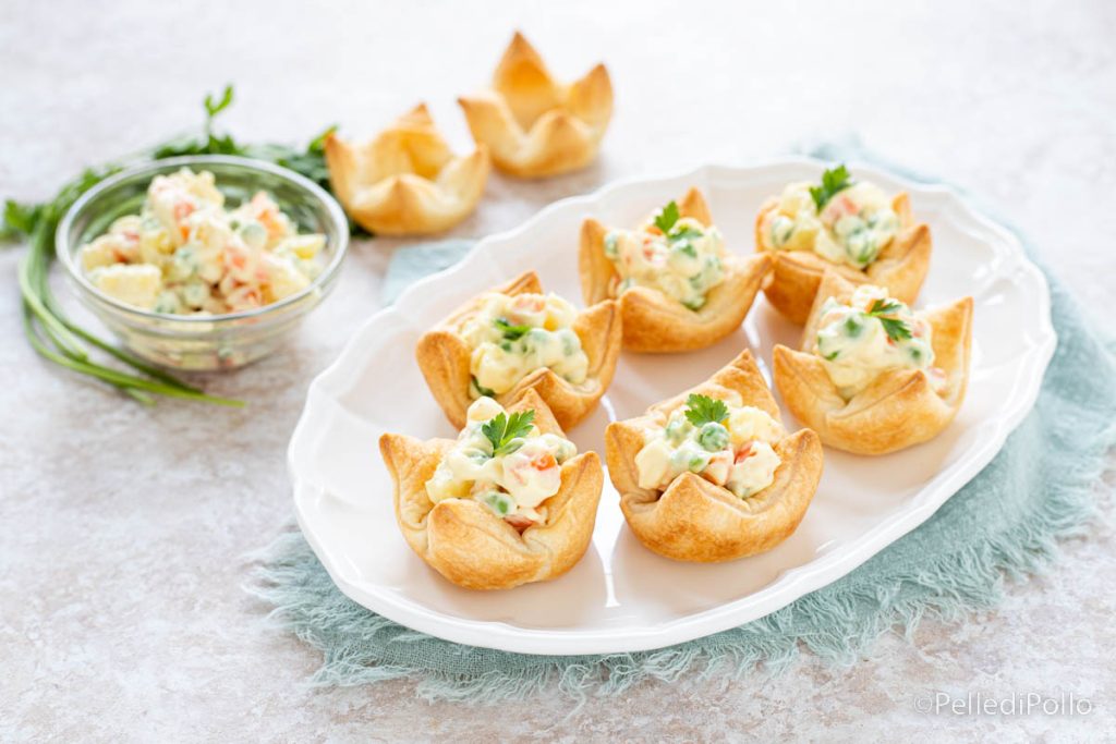 bladerdeegbakjes met Russische salade
