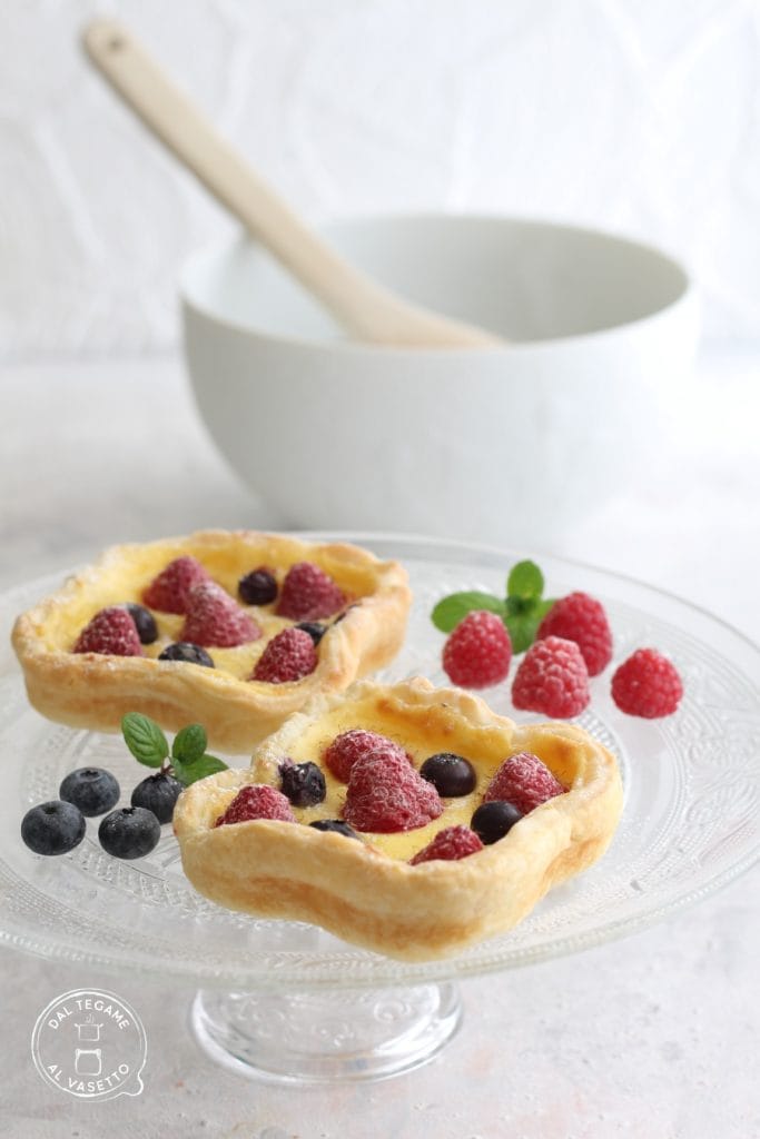 bladerdeeg met room en rood fruit gekookt in de airfryer