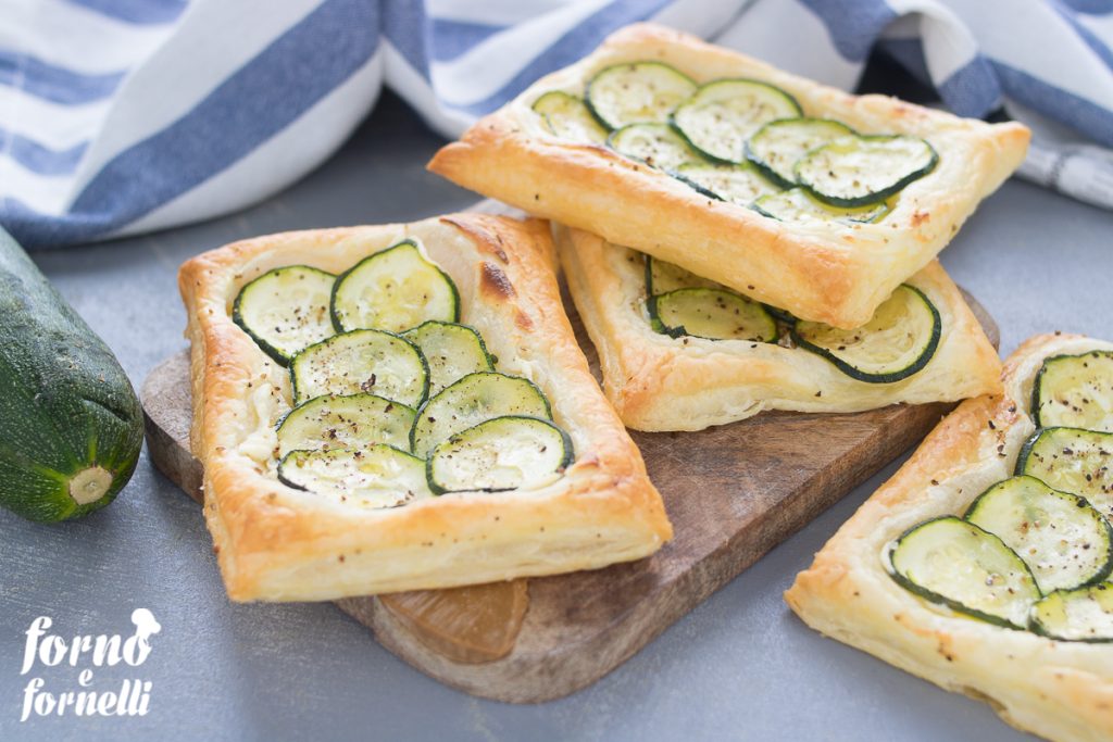 bladerdeeghapjes met courgette