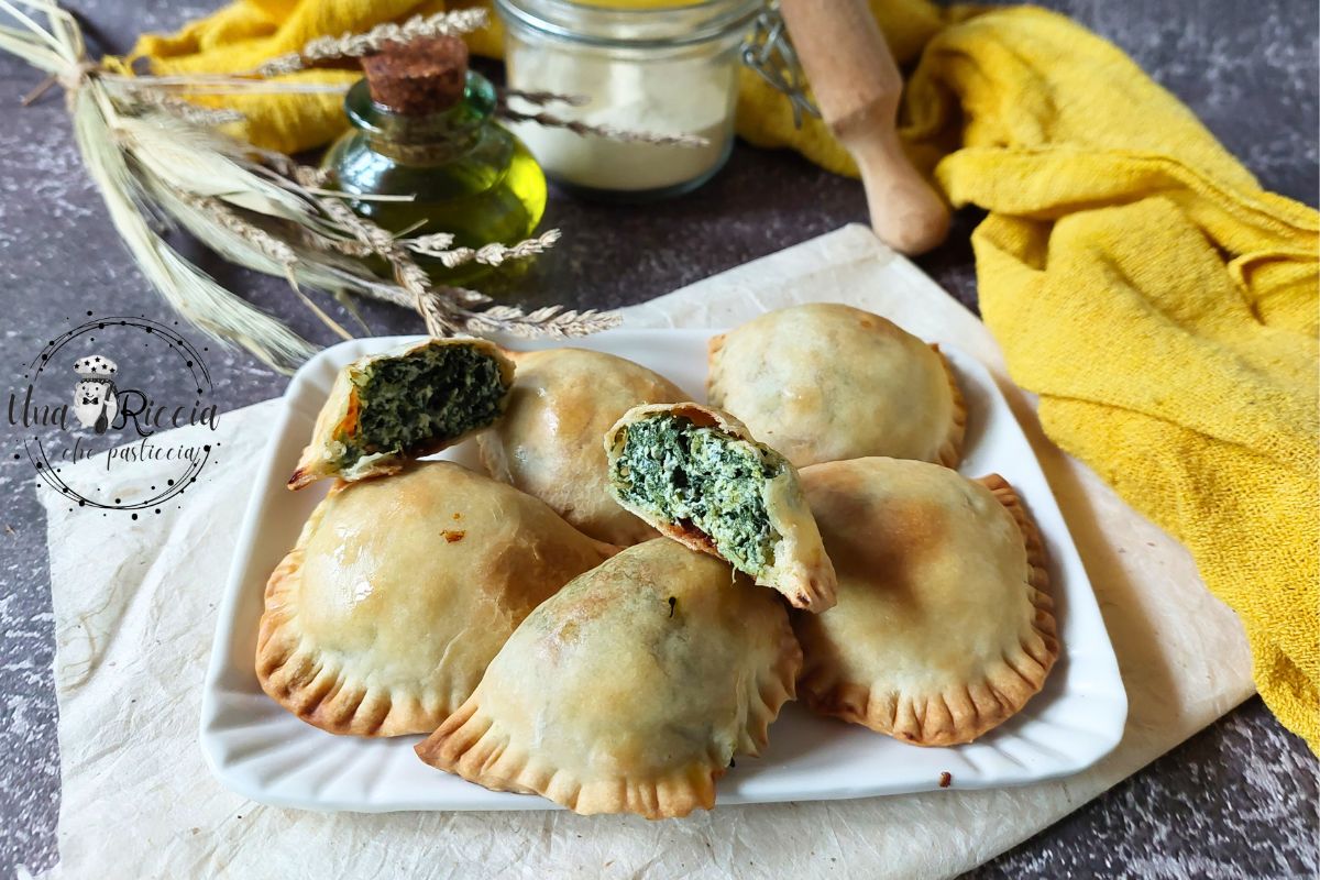 Bladerdeeghapjes met ricotta en spinazie