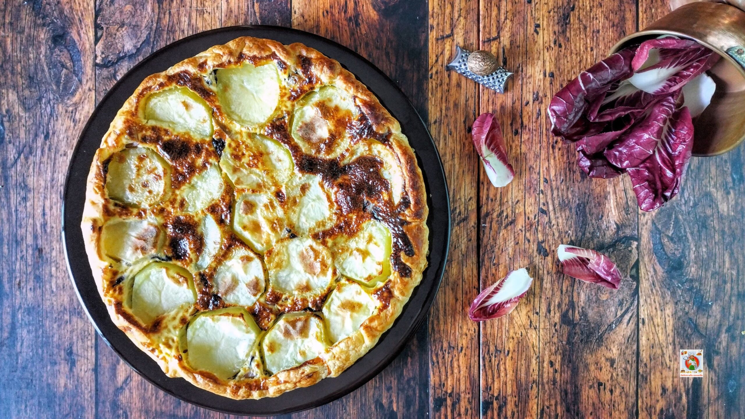 Bladerdeegtaart met aardappelen en radicchio: het perfecte comfortfood, vol van smaak