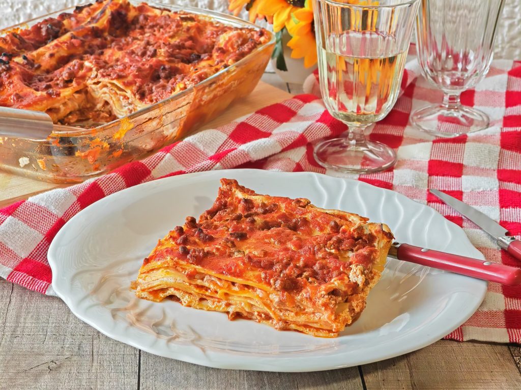 Lasagne met ragu van vlees en worst