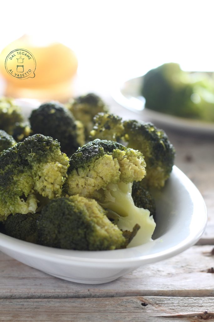broccoli roosjes gestoomd in de magnetron