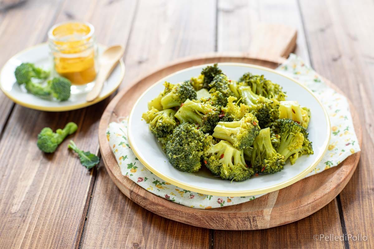 Broccoli met curry in de pan