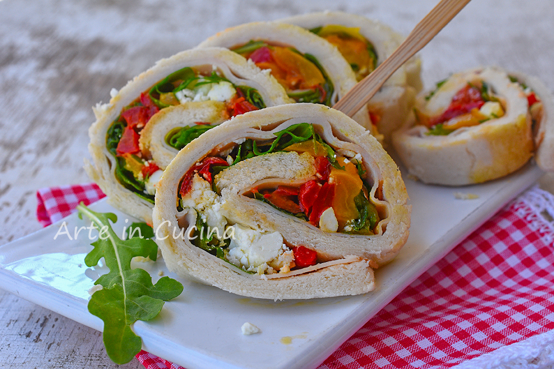 Broodrolletjes met paprika en rucola