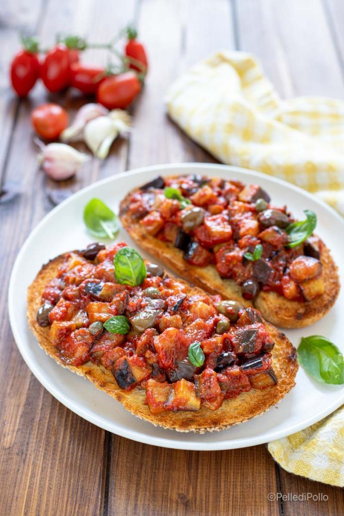 crostoni met aubergine en tomaat