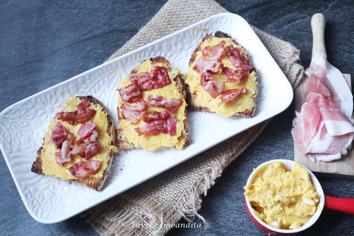 Bruschette met pompoencrème en knapperige bacon