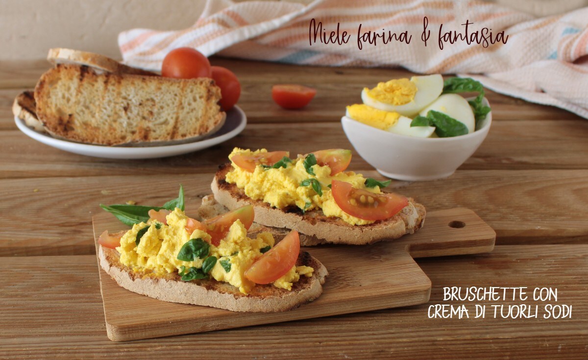 Bruschette met romige hardgekookte eidooiers en ricotta