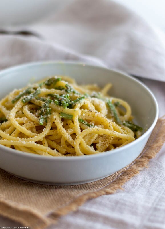 bucatini met asperges en eierroom