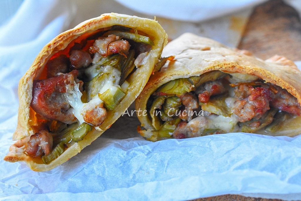 Calzone worst en artisjokken