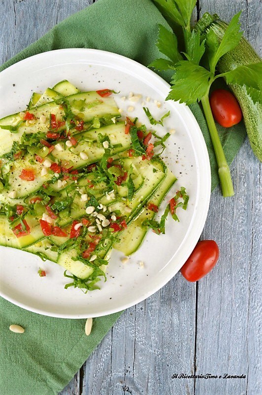 carpaccio van rauwe courgette