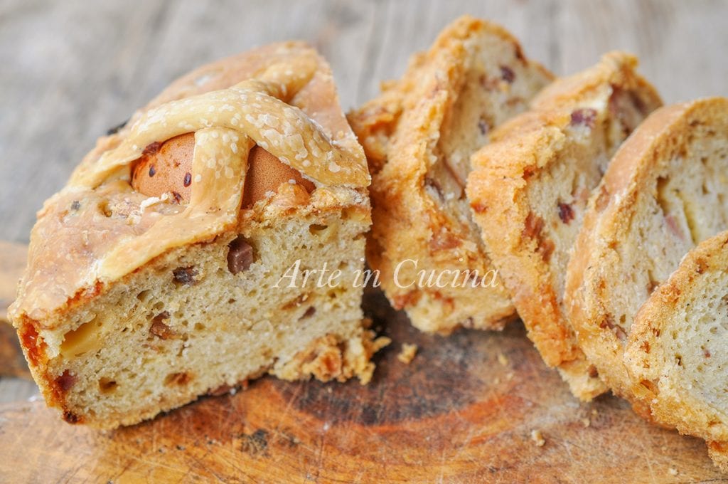 Casatiello zout Napolitaans rustiek gevuld vickyart kunst in de keuken