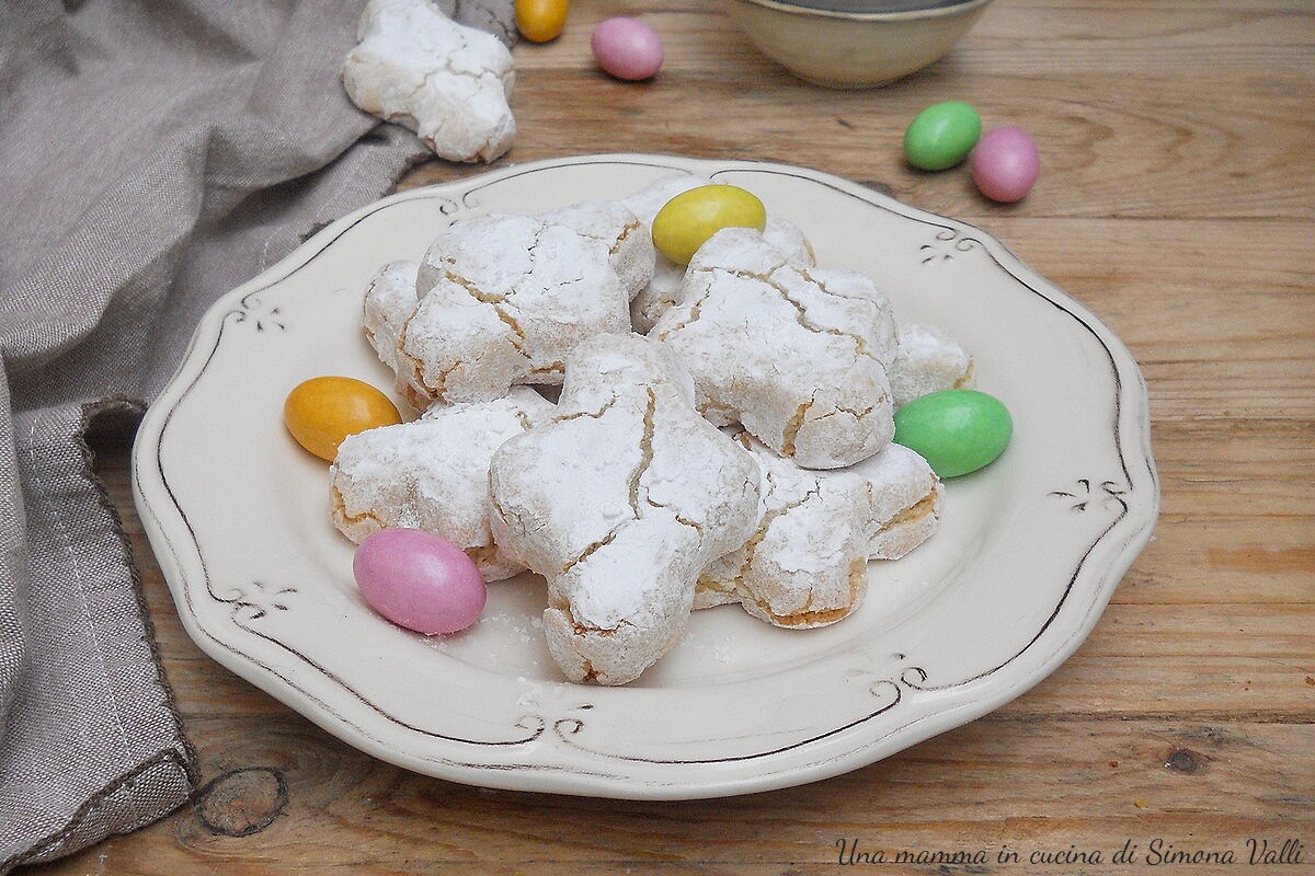 Colombines van amandeldeeg