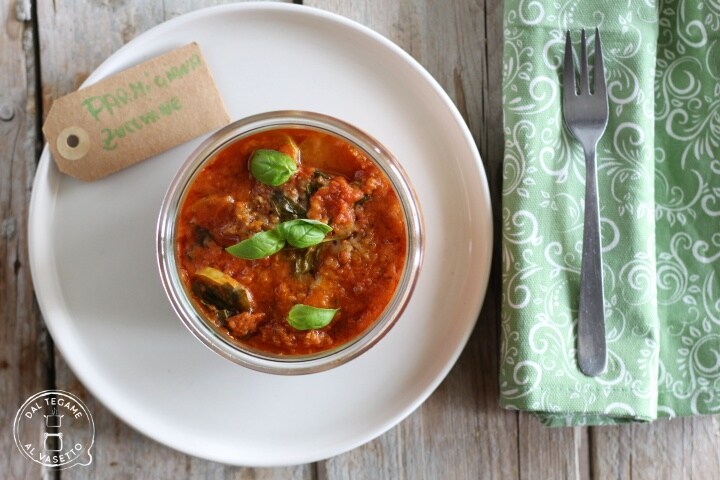 Courgette parmigiana in glazen pot