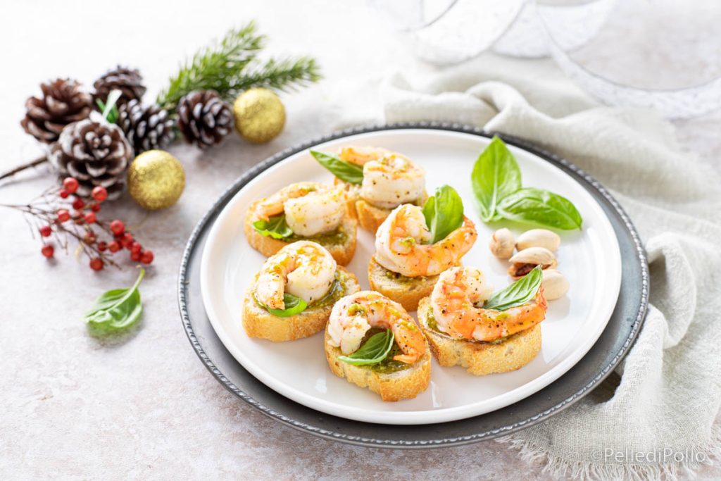 crostini met garnalen en pistachepesto
