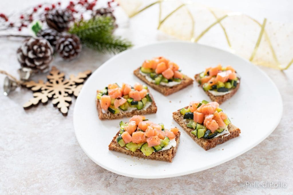 crostini met gerookte zalm en courgettes