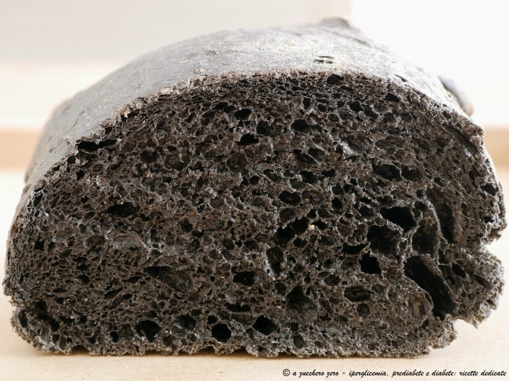 deeg met inktvisinkt brood