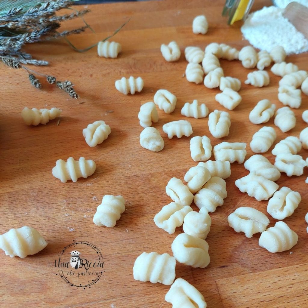 detail gnocchetti water en bloem