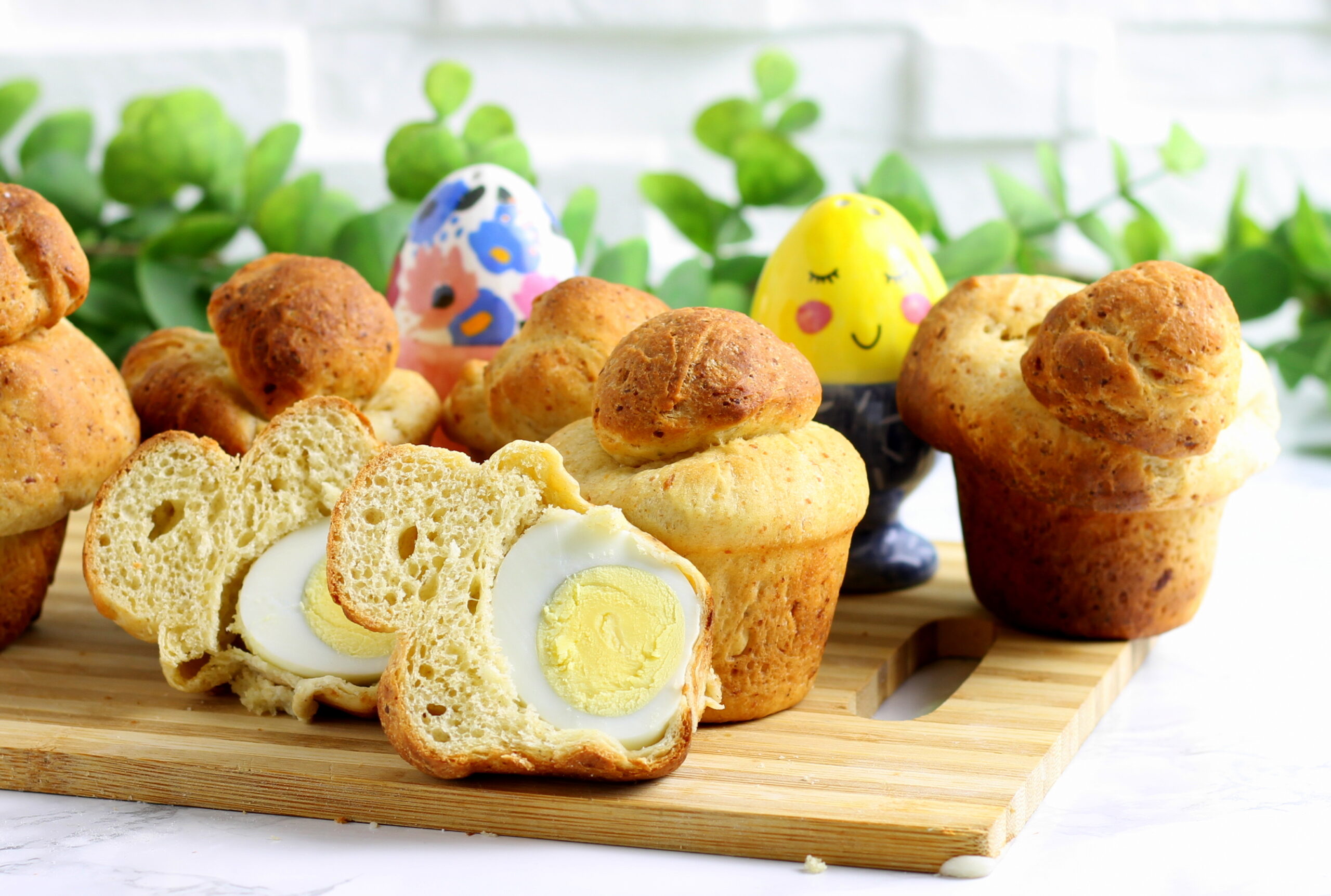 Hartige brioche met eieren en kaas