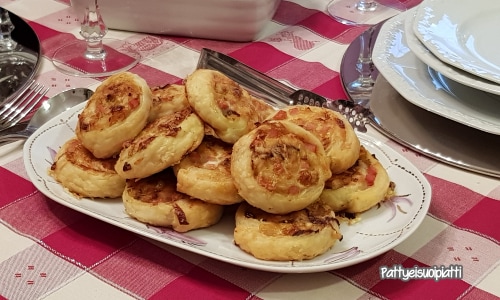 Hartige rolletjes met prei en emmentaler
