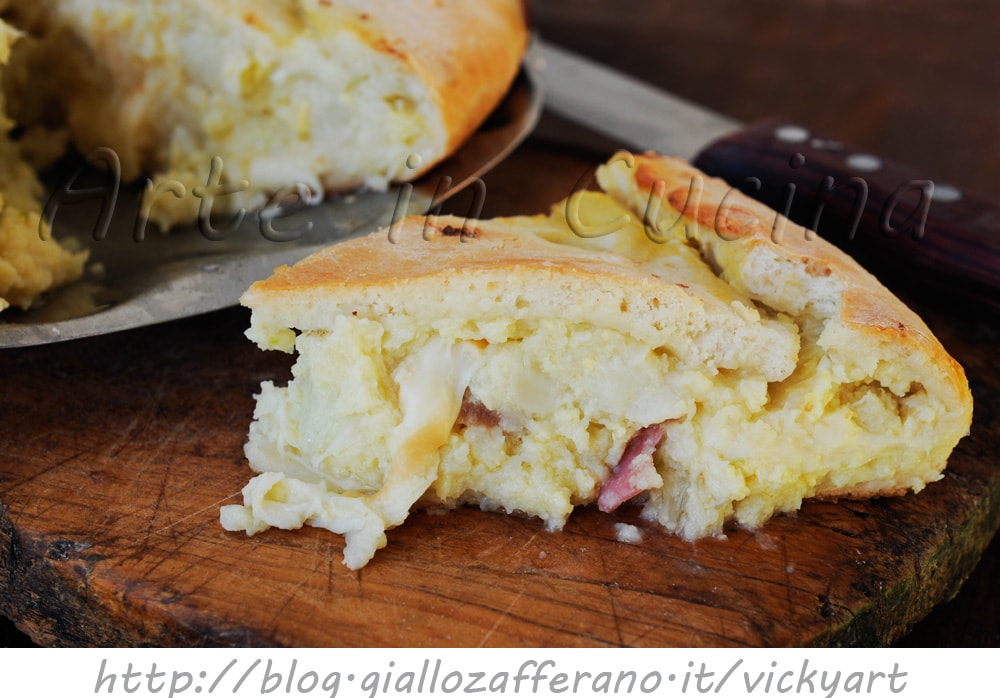 Focaccia van bloemkool met salami en provola