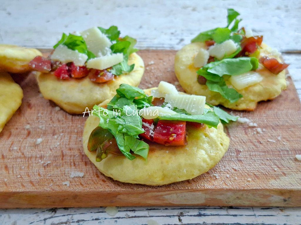 FOCACCINE met PARMEZAAN in de pan